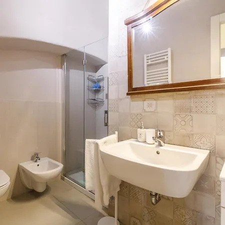 Guesthost - Porta Romana & With Parking *