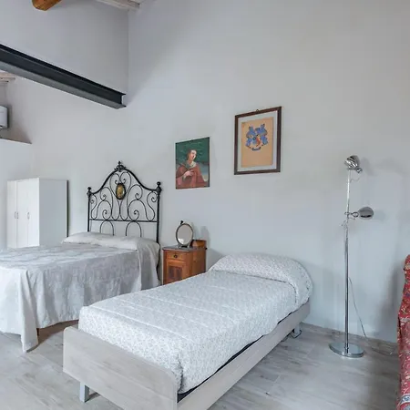 Guesthost - Porta Romana & With Parking