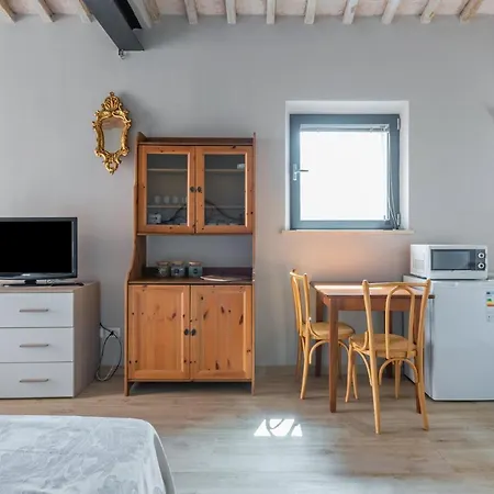 Guesthost - Porta Romana & With Parking Apartmán