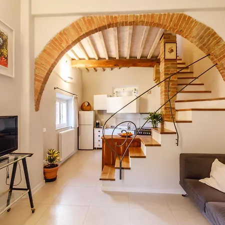 Guesthost - Porta Romana & With Parking