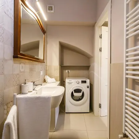Guesthost - Porta Romana & With Parking Siena