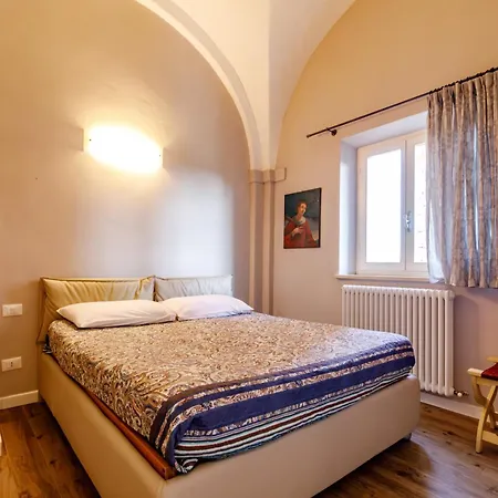 Apartamento Guesthost - Porta Romana & With Parking