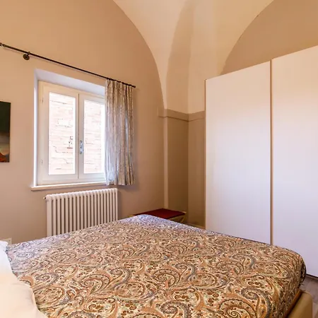 Guesthost - Porta Romana & With Parking سيينا