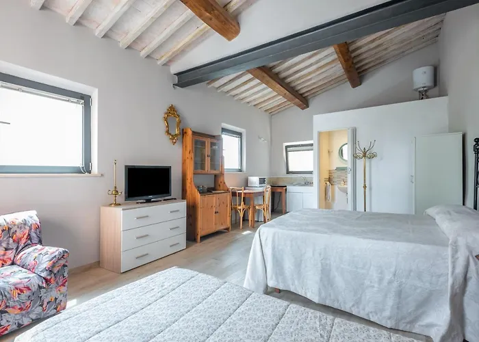 Apartment Guesthost - Porta Romana & With Parking