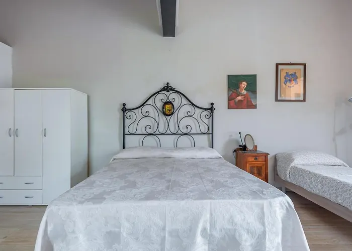 Apartment Guesthost - Porta Romana & With Parking