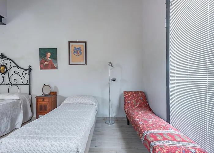 Guesthost - Porta Romana & With Parking Apartment *