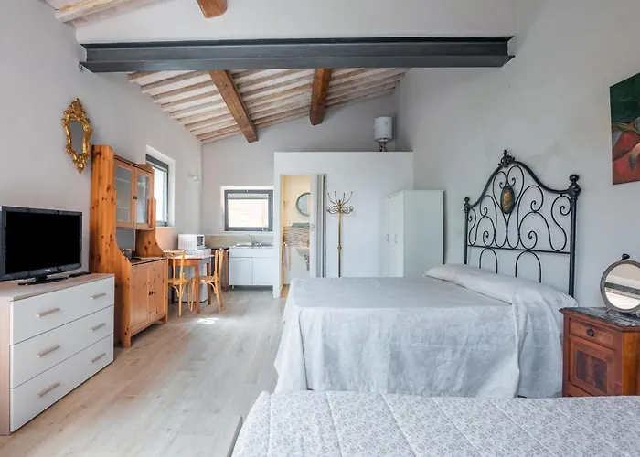 Guesthost - Porta Romana & With Parking Daire Siena