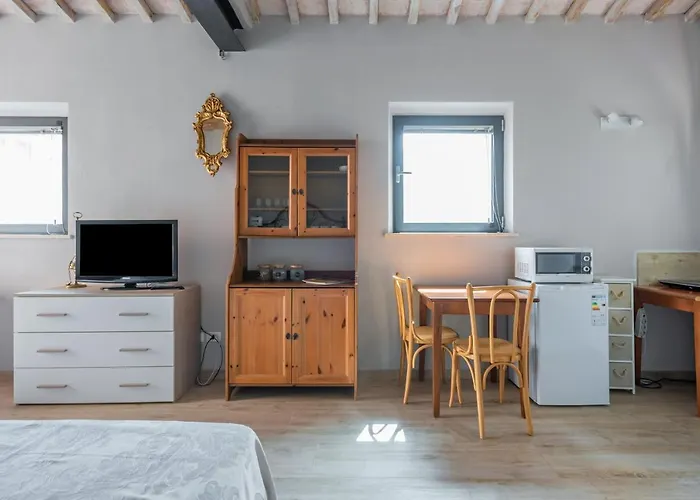 Guesthost - Porta Romana & With Parking Daire