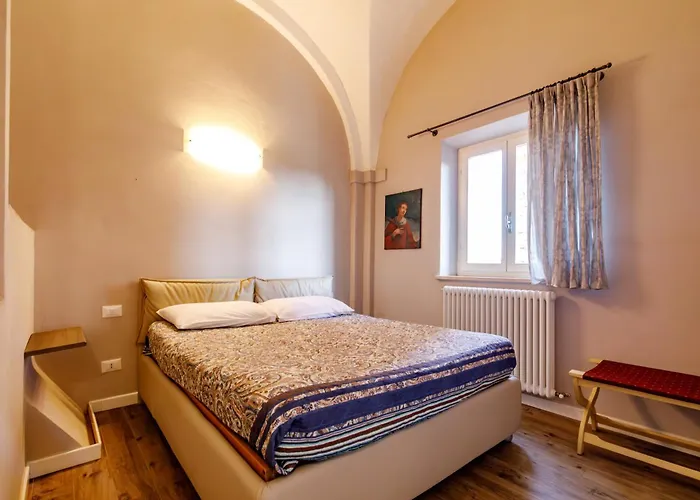 Daire Guesthost - Porta Romana & With Parking