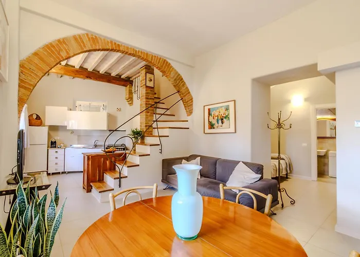 Guesthost - Porta Romana & With Parking Apartment *