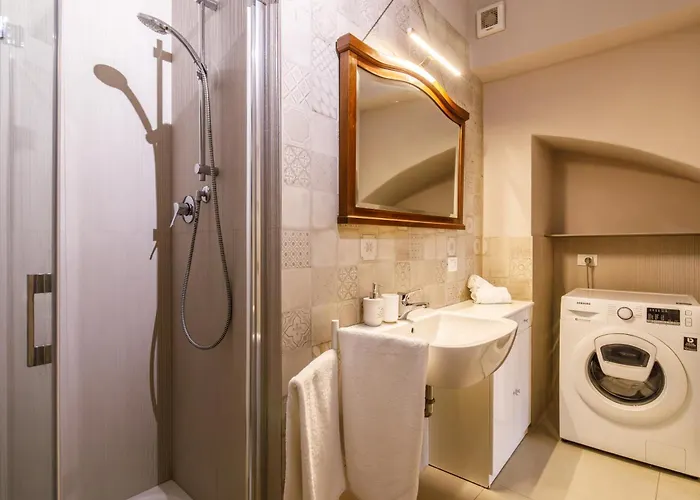 Apartment Guesthost - Porta Romana & With Parking *