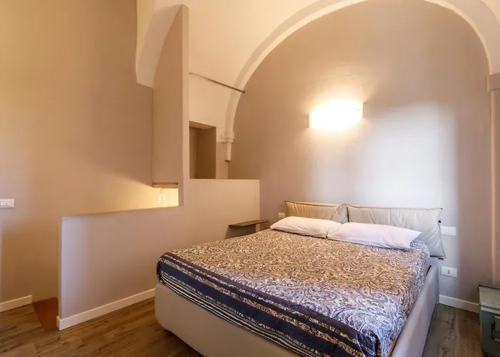 Apartment Guesthost - Porta Romana & With Parking